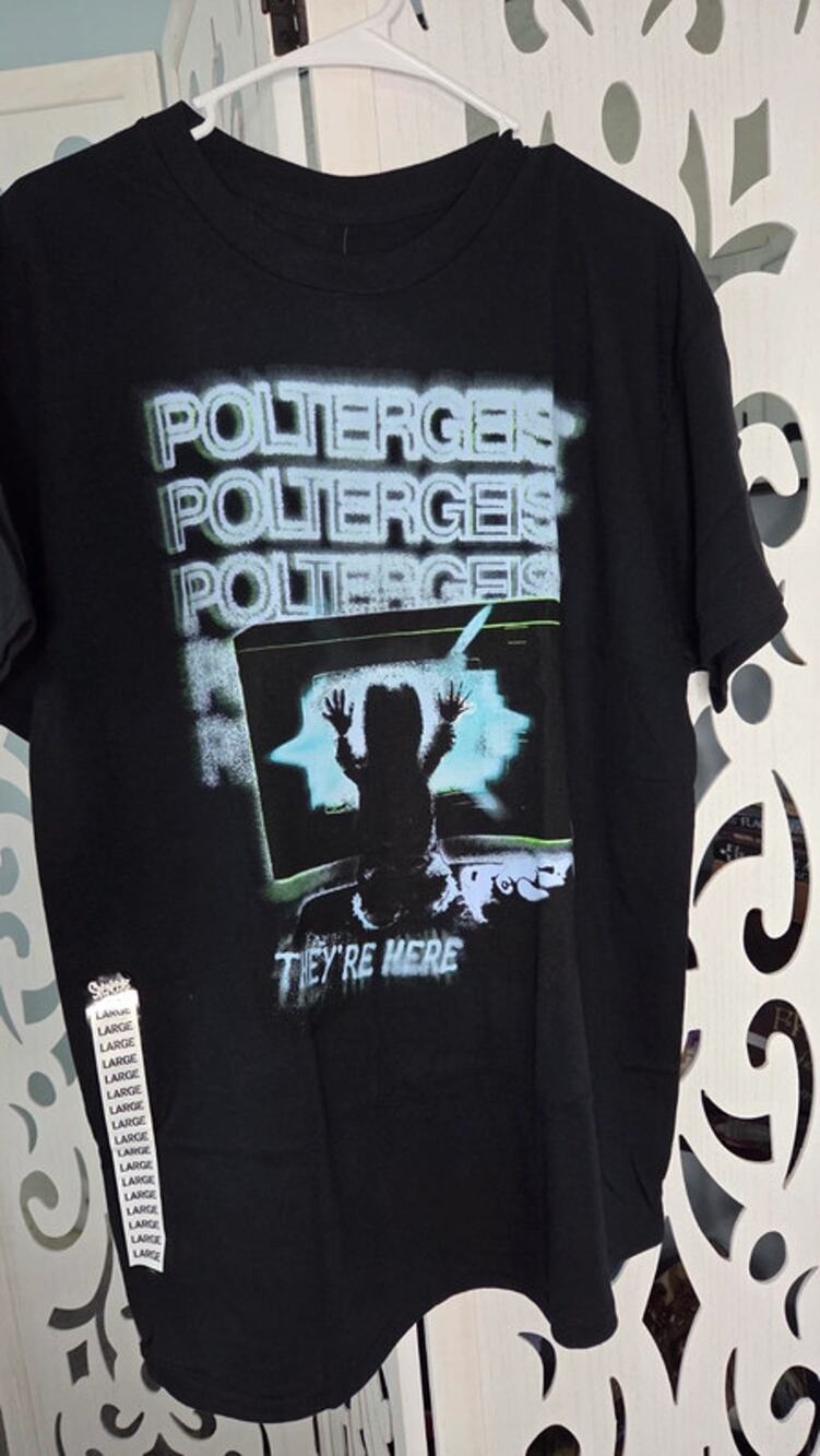 Poltergeist They're Here Graphic Horror Movie T-Shirt NWT Large Black Tee